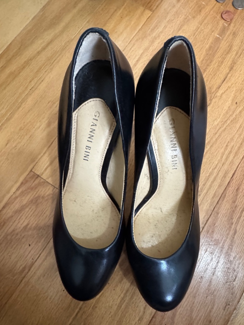 Gianni Bini Black Rounded-Toe Leather platform pumps